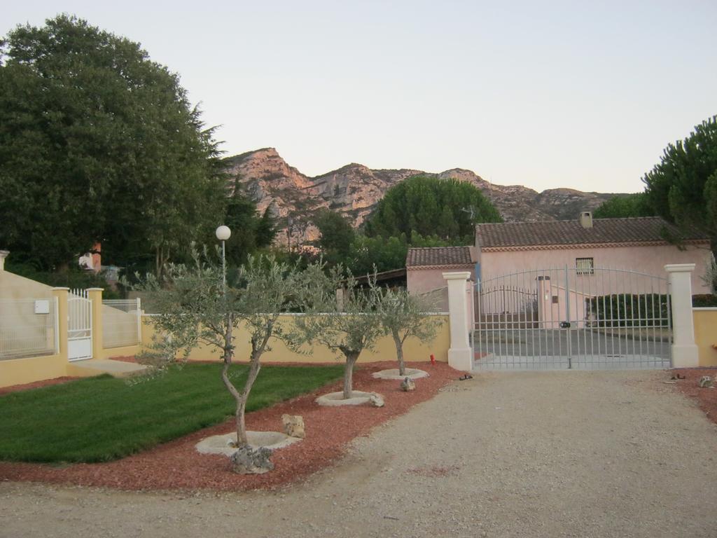 Le Jardin Des Tourterelles Villa Robion en Luberon Eksteriør billede